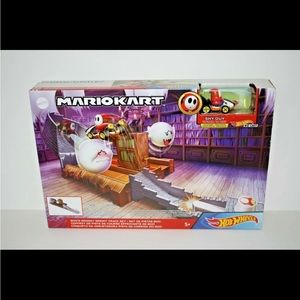 Hot Wheels Mario Kart Boo's Spooky Sprint Track Set Shy Guy NIB